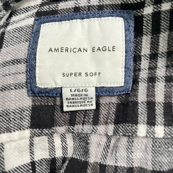 American Eagle Super Soft Black and White Plaid Flannel Shirt Men’s Large - Picture 2 of 4
